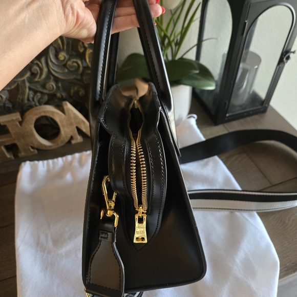 Designer InspiredPrada Milano Black Saffiano Leather Top-Handle Bag - Picture 4 of 6